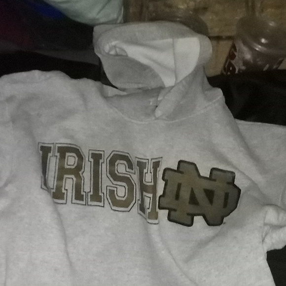 Collegiate Irish Notre Dame sweatshirt w half pocket across the middle.Sz.Large - Picture 1 of 4